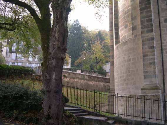  Abords de la Cathédrale Saint-Jean